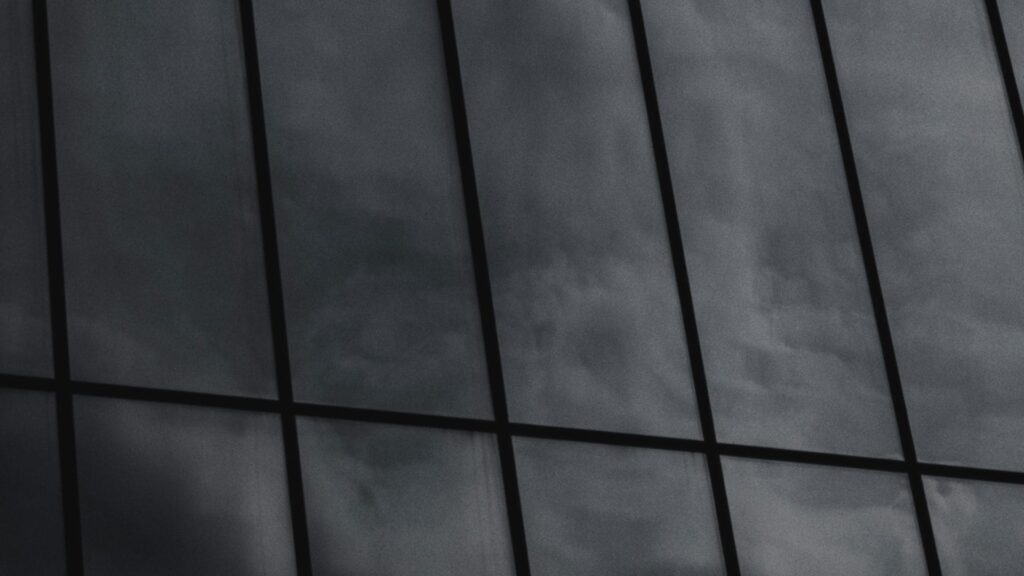 Are Black Windows a Trend ?